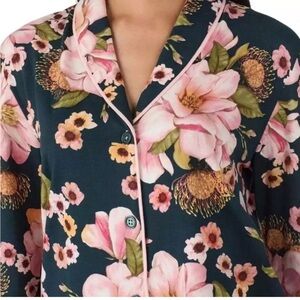 2 pairs Women’s pajamas